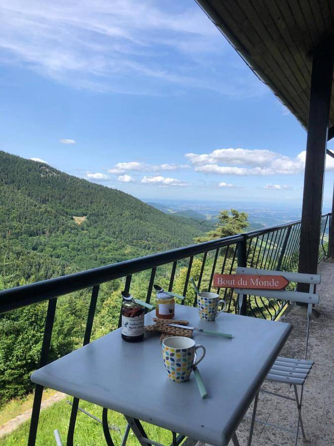 Location de vacances pour 10 personnes, avec vue et balcon à Lalouvesc