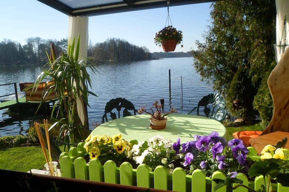 Idyllische Lage direkt am See (1,5 m) mit eigenem Steg, Sitzecke auf dem Wasser in Zernsdorf, Königs Wusterhausen