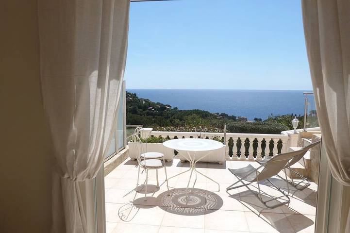 Appartement entier, Flat next  to a new house-beautiful view over the sea-air conditioned in Les Issambres, Roquebrune-sur-Argens