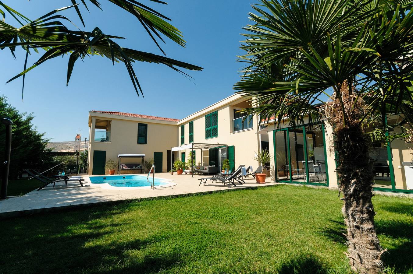 Komfortables Haus mit Terrasse und Meerblick Plano, Trogir K-23937 in Plano (Kroatische Adria), Split-Dalmatien