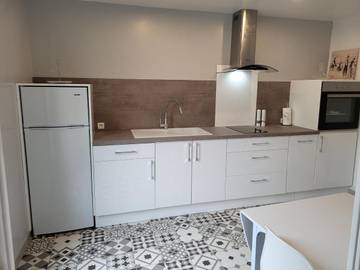 Gîte pour 4 personnes, avec piscine et terrasse à Louplande