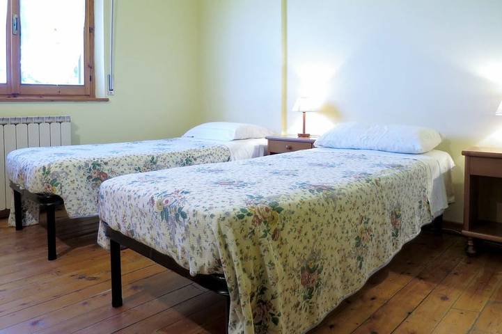 Appartamento intero, Bellissimo appartamento per 7 persone con piscina, Wifi, Tv, patio e animali ammessi in Paciano, Perugia e dintorni