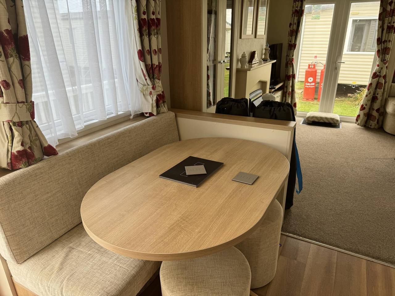 Heacham Beach Caravan-Sleeps 6-Pets Ok-Parking in Heacham, Norfolk Coast