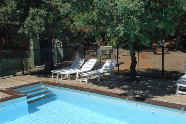Location de vacances pour 8 personnes, avec jardin et terrasse à Besse-sur-Issole
