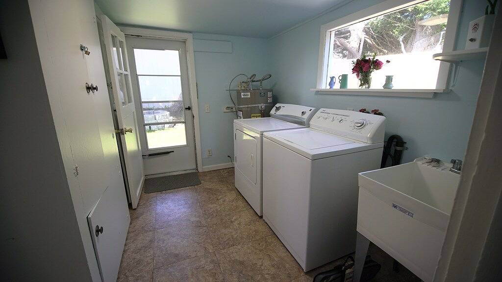 The Coasty Cabin - Private Home - 2 blks to beach - Pets Ok! - Enclosed Backyard in Oceanlake, Lincoln City