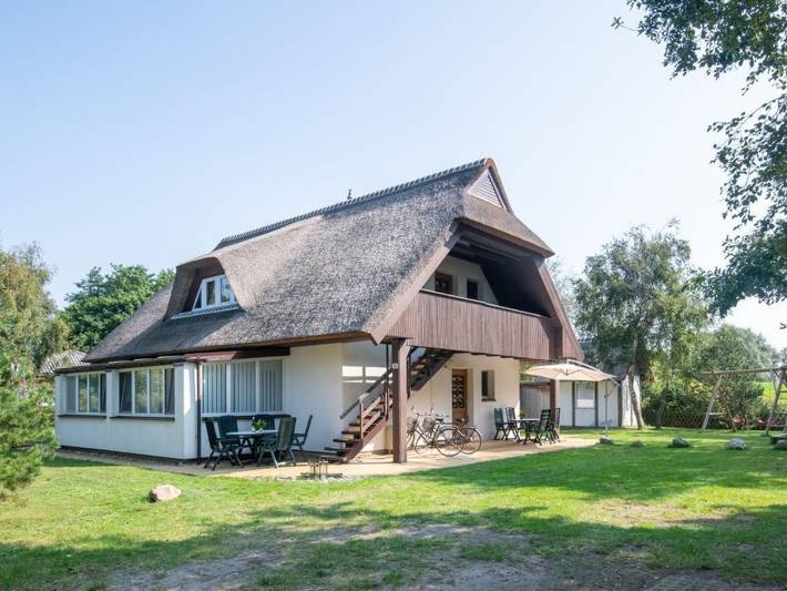 Ferienwohnung für 4 Personen, mit Balkon und Garten in Dierhagen