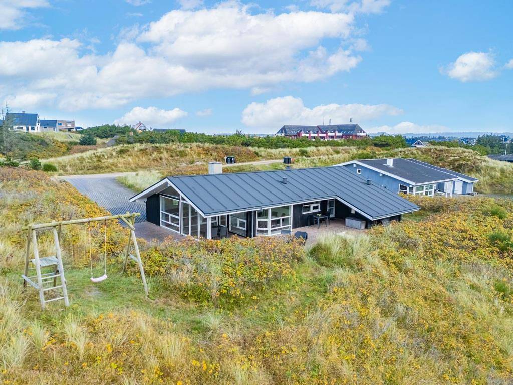 Strandnahes Ferienhaus mit Sauna, Whirlpool und Dünenblick – Hjelmevej 52 in Henne, Varde