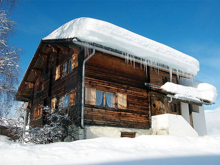Ferienhaus für 6 Personen, mit Balkon und Terrasse sowie Garten in Obersaxen