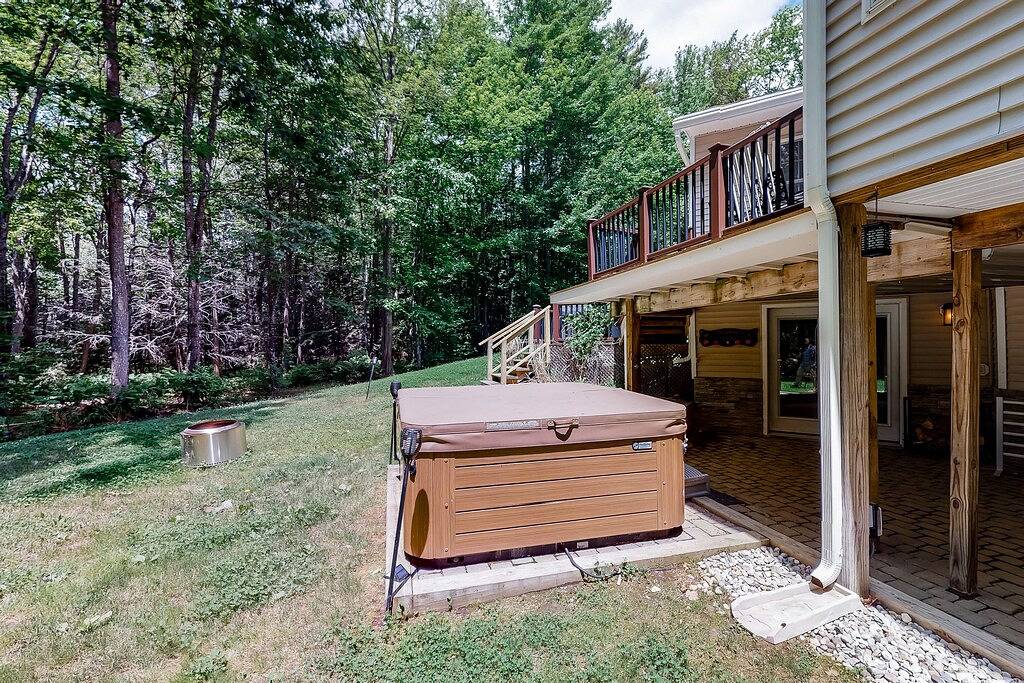 Secluded getaway near the beach & town with game room and hot tub in Ogunquit, York County