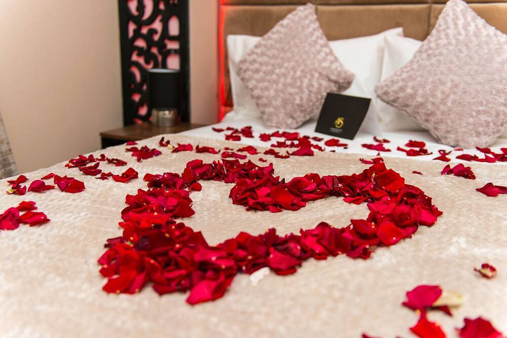 Entire apartment, Aphrodite Suites Grand Spa Suite Jet Spa Apartment in Huddersfield, West Yorkshire