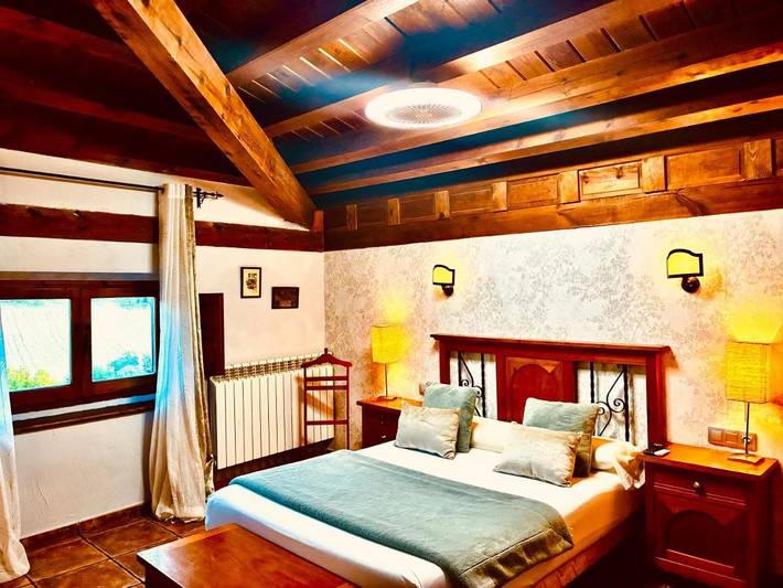 Gîte pour 2 personnes, avec jardin et jacuzzi, adapté aux familles à Casarejos