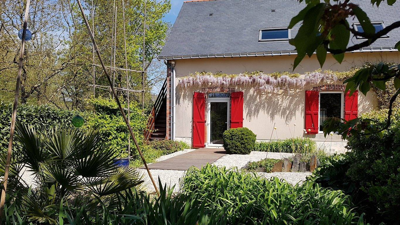 Chambres d'hôtes naturistes Les Saulaies - Chambre rouge in La Pouëze, Erdre-en-Anjou