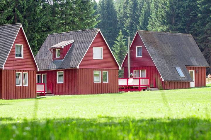 Ferienhaus für 6 Personen, mit Sauna und Garten sowie Pool
