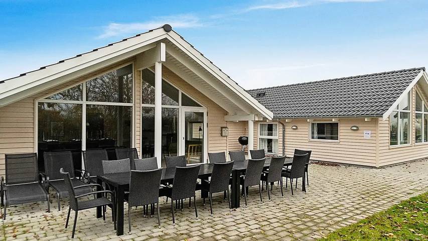 Ferienhaus für 13 Personen, mit Terrasse und Pool sowie Whirlpool und Sauna in Olpenitz