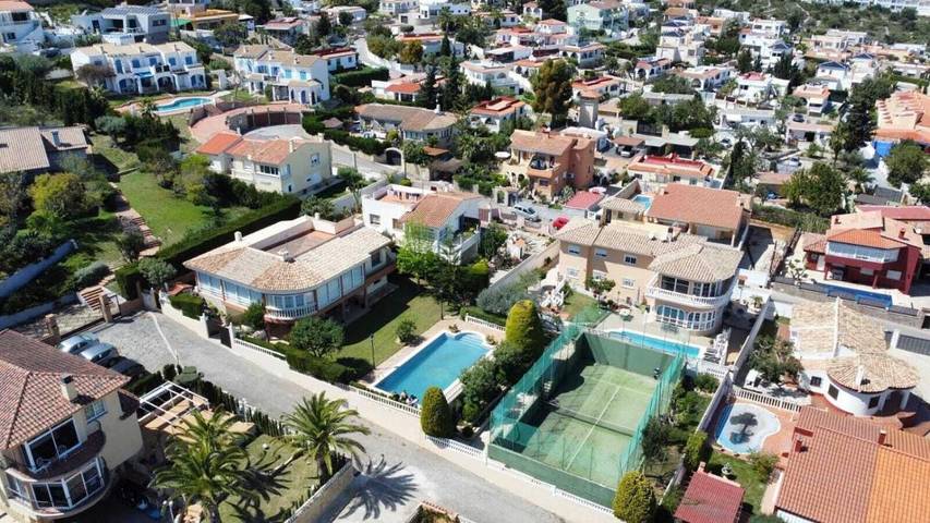 Villa pour 9 personnes, avec vue et balcon ainsi que piscine et jardin à Peñíscola