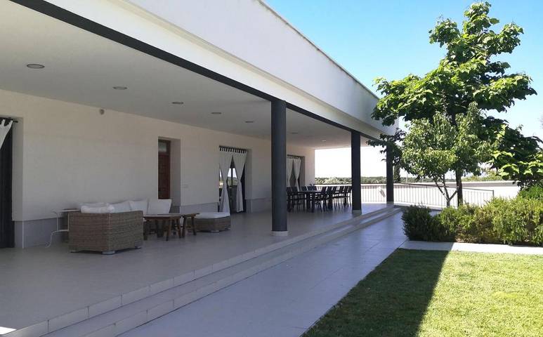 Casa rural para 16 personas, con Terraza y Jardín además de Piscina y Vistas en Olías del Rey