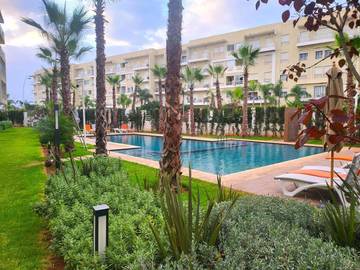 Gîte pour 6 personnes, avec vue ainsi que piscine et jardin à Bouznika