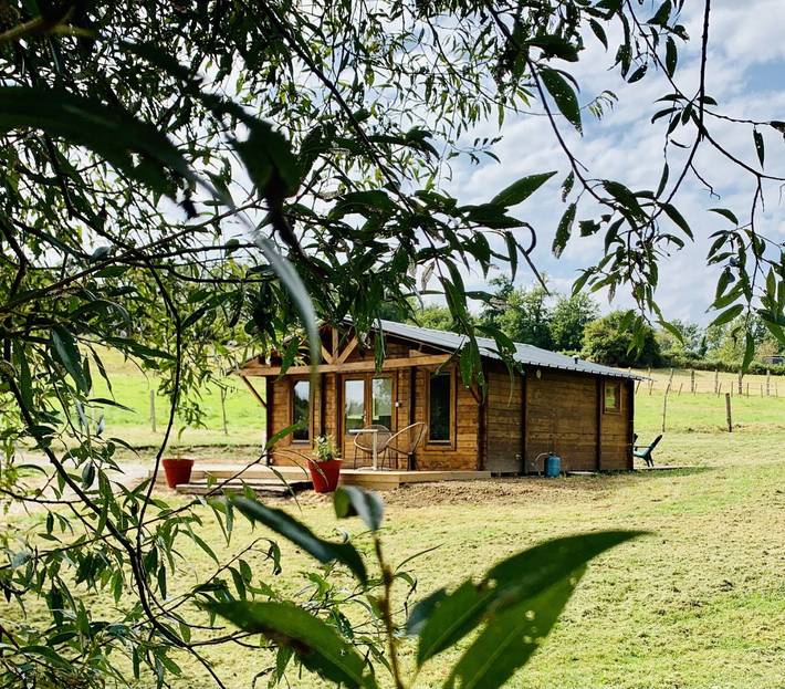 Chalet pour 3 personnes, avec vue sur le lac ainsi que piscine et terrasse, animaux acceptés