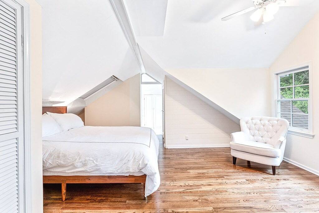 Ganze Wohnung, Hot Tub + King Bed + Walkable in Decatur, Georgia