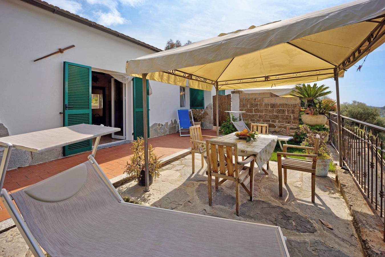 Ferienhaus Angolo del Mare mit Meerblick und Gemeinschaftspool in Pompeiana, Riviera di Ponente