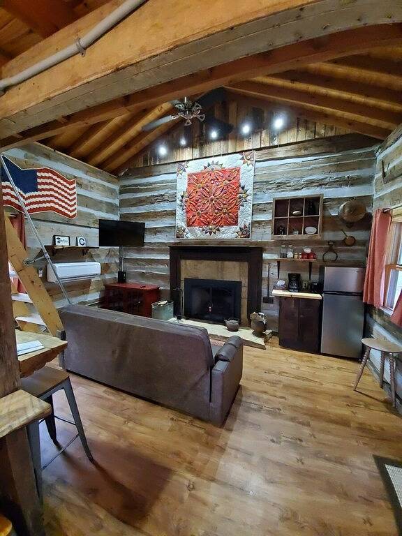 The Cottonwood cabin by Garden of the Gods in the Shawnee National Forest in Shawnee National Forest
