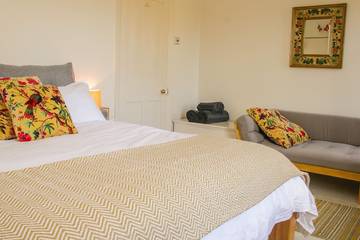 Log Cabin for 4 People in Shrewsbury, Shropshire, Photo 3