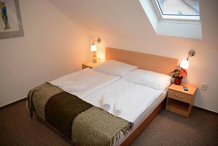 BnB für 5 Personen, mit Terrasse und Sauna sowie Ausblick in Prag