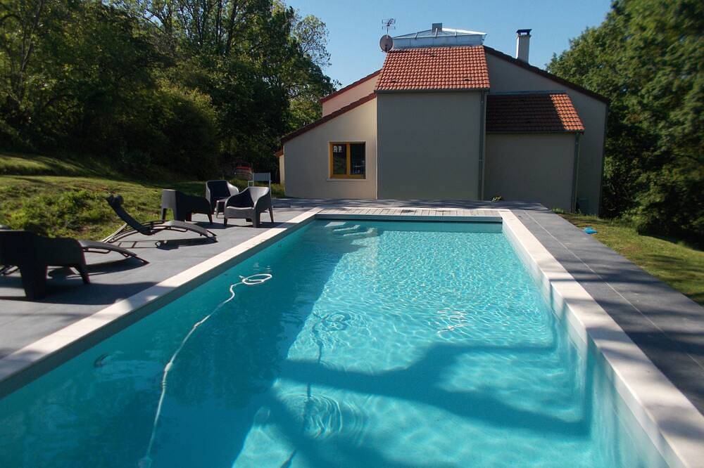 Architect-designed house in the countryside with private pool near Beaune in Lusigny-sur-Ouche, Beaune region