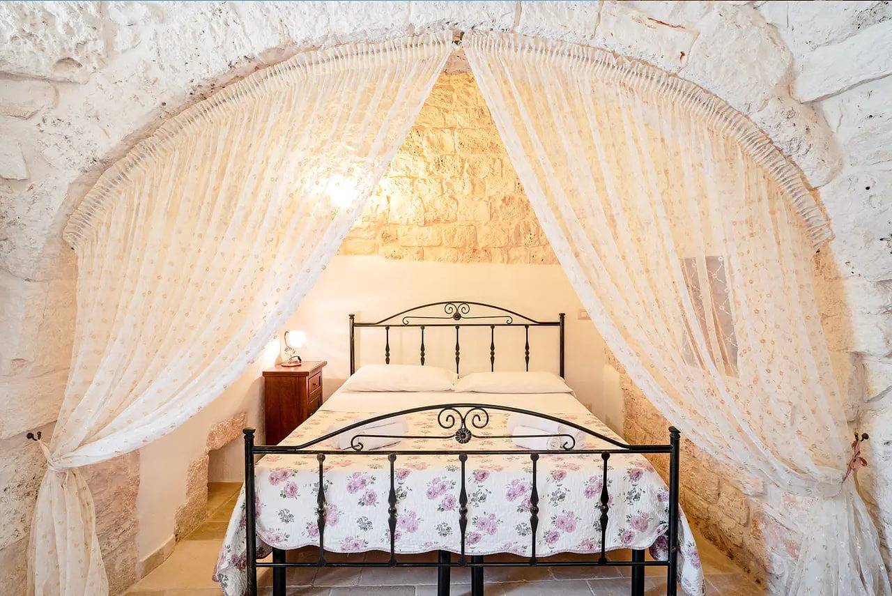 Appartamento 'Trullo Mandorlo' con piscina condivisa, terrazza privata e Wi-Fi in Martina Franca, Provincia di Taranto