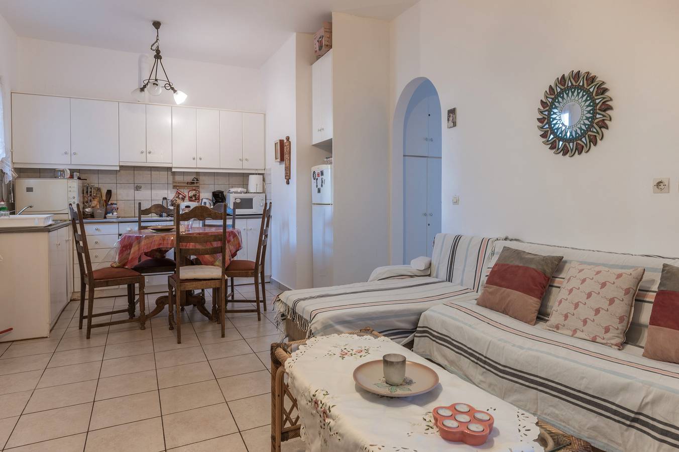 Ferienhaus 'Charmante' mit Bergblick, Wi-Fi und Klimaanlage in Tínos