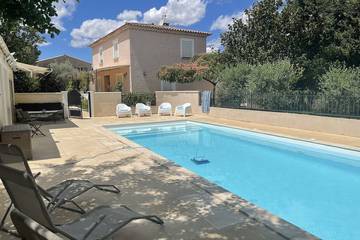 Villa pour 8 personnes, avec terrasse et jardin à Avignon