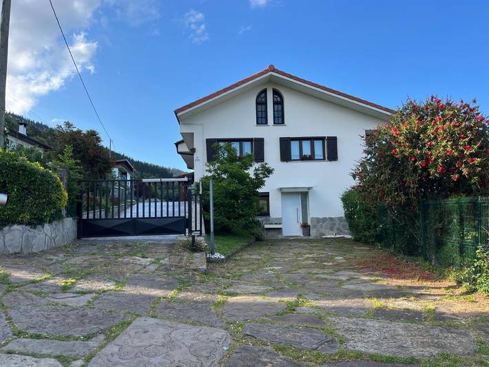 Casa para 11 personas, con vistas además de jardín y balcón en Vizcaya