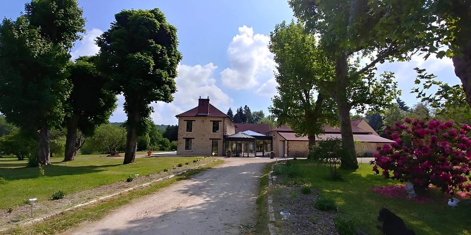 Gîte pour 10 personnes, avec terrasse et jardin