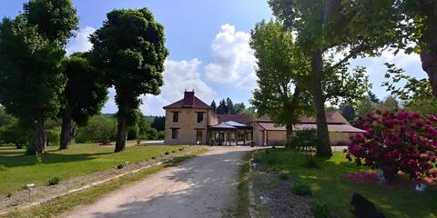 Gîte pour 10 personnes, avec jardin et terrasse dans Senlisse
