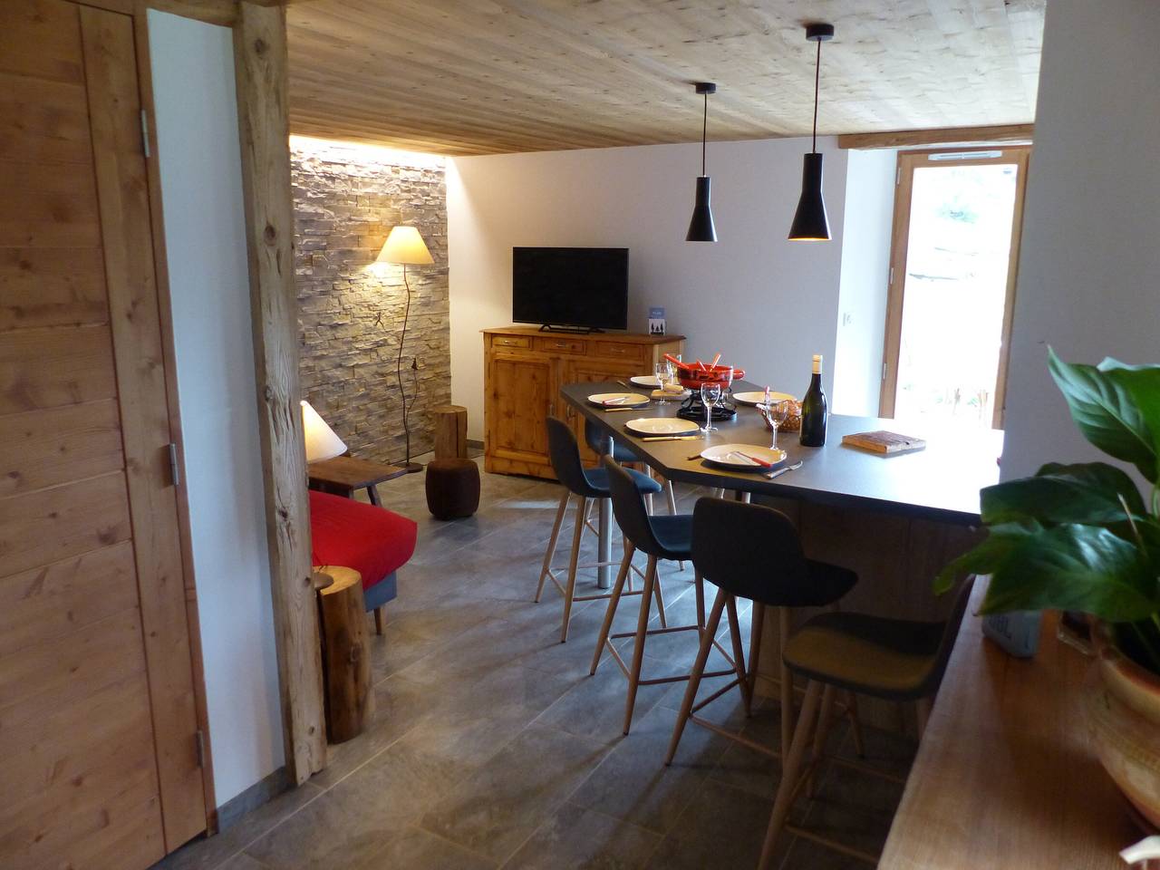 Appartement entier, Gîte cosy 6 personnes avec bain norvégien, animaux admis, parking privé in Le Grand-Bornand, Région d'Annecy