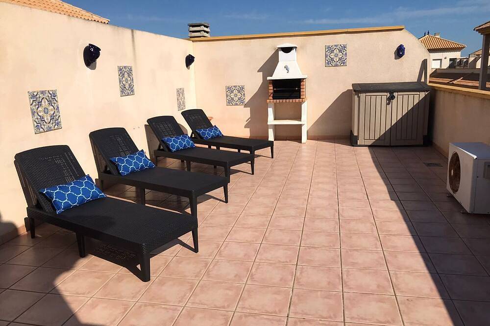 Apartamento entero, Apartamento ático, espléndidas vistas, playa a 10 minutos a pie, orientación sur, televisión en inglés, wi-fi in Mar Menor, Costa Cálida
