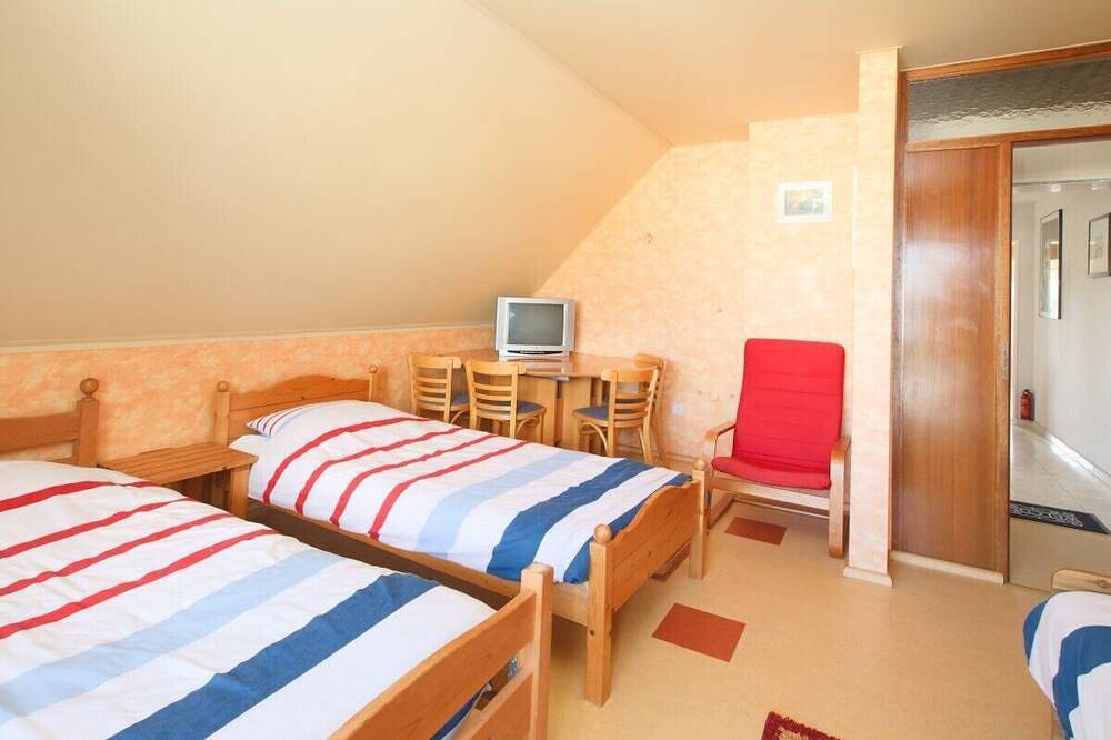 Entire apartment, Haus Buchholz apartment 4 for families and groups of multiple apartments. in Liesenich, Cochem-Zell