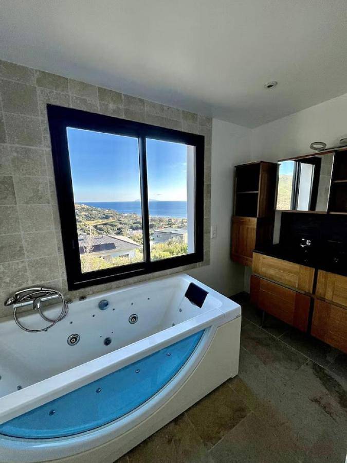 Villa pour 10 personnes, avec piscine ainsi que vue et jardin, animaux acceptés dans Cap Corse - 4