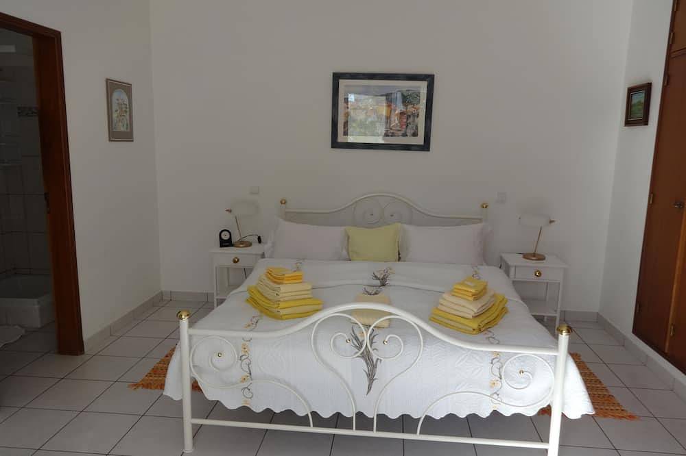 Ganze Wohnung, Cozy studio in the garden with terrace in Porches, Faro Distrikt