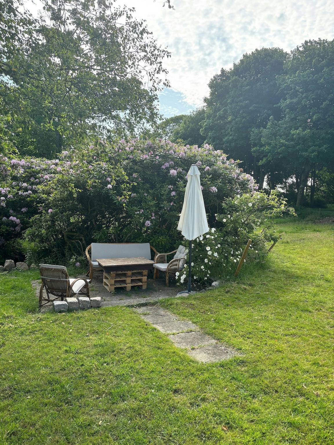 Restaurerat hus från 1842 vid Vejle Ådal in Vejle, Vejle region