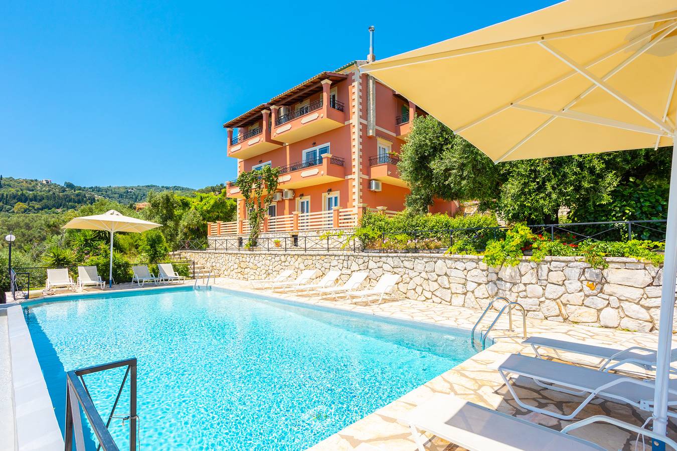 Villa Vasso: Large Private Pool, Walk to Beach, Sea Views, A/C, Wifi in Paralia Kerasia, Corfu