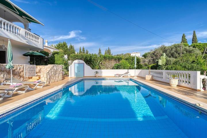 Villa für 6 Personen, mit Garten in Carvoeiro