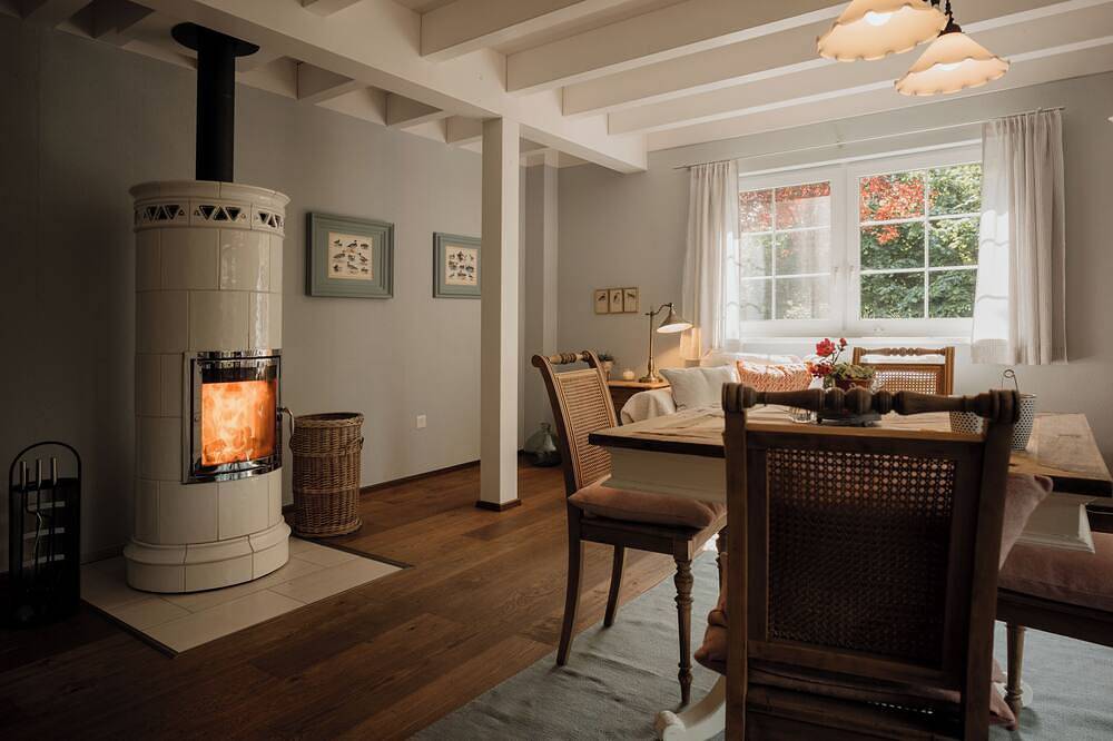 Bezauberndes Cottage mit verwunschenem Garten und Kamin in Wagenhausen, Bodensee (Schweiz)