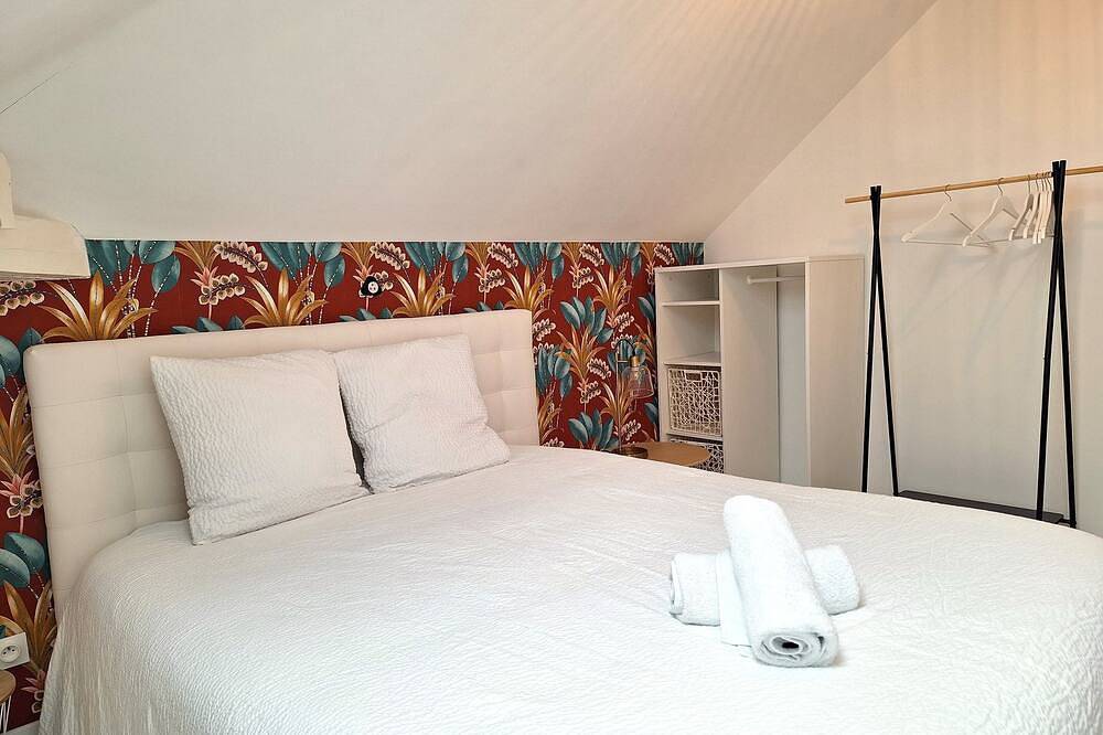 Appartement entier, Proche de tout, F1 calme et tout équipé, wifi in Troyes, Aube