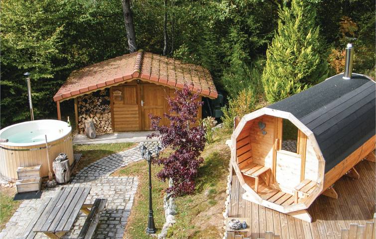 Gemütliches Apartment mit Garten, Parkplatz & WiFi - 1km zum Stadtzentrum in Basse-sur-le-Rupt, Regionaler Naturpark Belchen der Vogesen