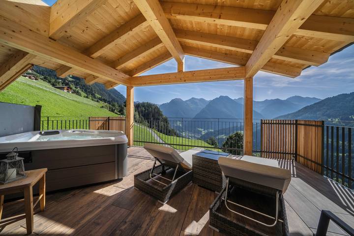 Entire apartment, "Sunnseitn Lodge Apt Moutainsuite" with whirlpool, infrared sauna, panoramic mountain terrace in Stuls, Moos in Passeier
