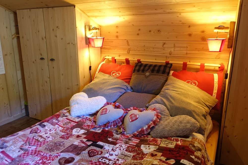 Charming Savoyard Mazot in Hauteluce Village – Ideal for Couples, Near Shops and Ski Lift in Arêches, Beaufort (Rhône-Alpes)