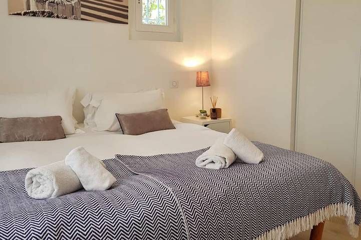 Ganze Wohnung, Große 3 P Listed 60m² Terrasse 40m² zu 50m. Meer 4/6 pers Wifi Klimaanlage Parkplatz in Golfe-Juan, Vallauris