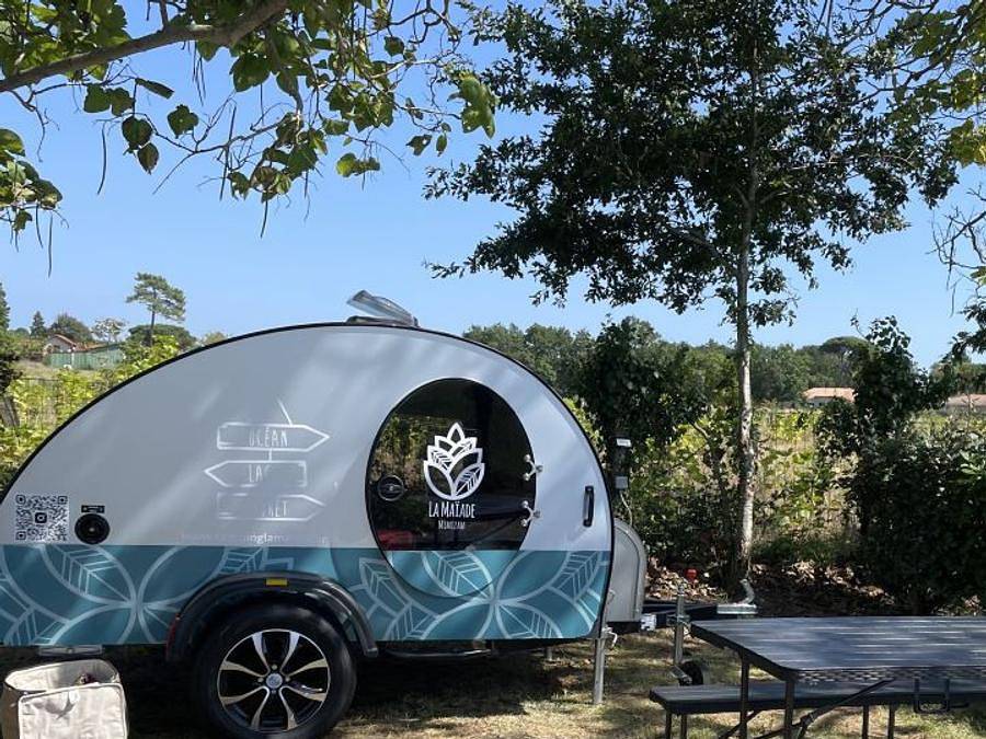 Camping Ushuaïa Villages La Maïade - Hébergement 2 personnes - Cosy Nature - 2 personnes - lit double, kitchenette, salon de jardin in Mimizan, Côte d’Argent