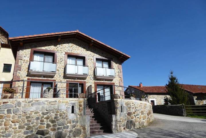 Entire apartment, Balcón de la Len Villas Marineras in Soba, Cordillera Cantábrica